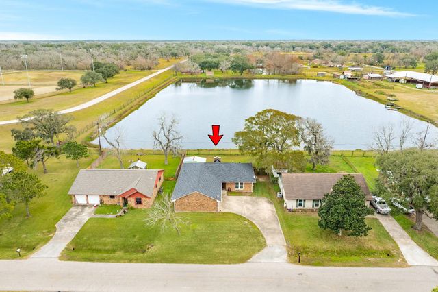 239 Lakewood Drive, Clute, TX 77531