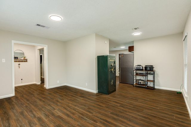 239 Lakewood Drive, Clute, TX 77531