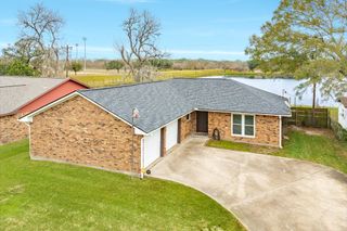 239 Lakewood Drive, Clute, TX 77531
