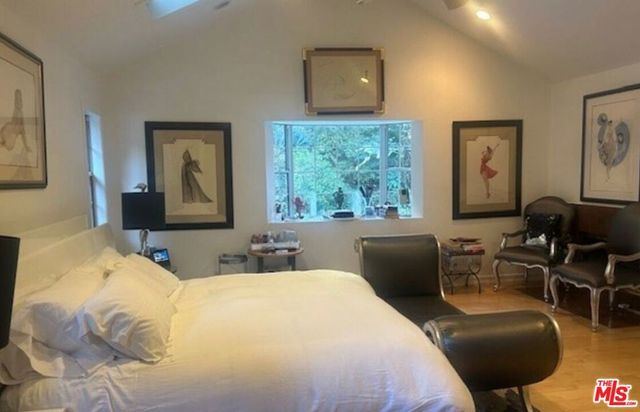 1664 Benedict Canyon Drive, Beverly Hills, CA 90210