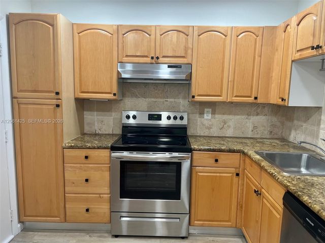 9159 SW 77th Avenue 113, Miami, FL 33156