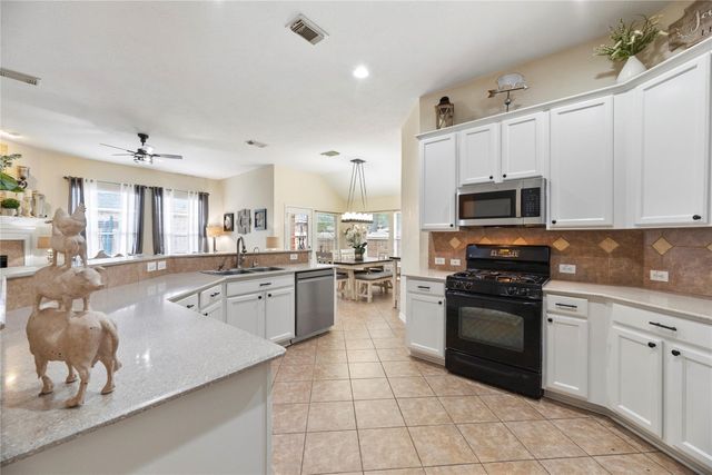 12323 E Elizabeth Shore Loop, Cypress, TX 77433