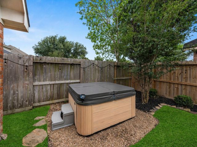 12323 E Elizabeth Shore Loop, Cypress, TX 77433