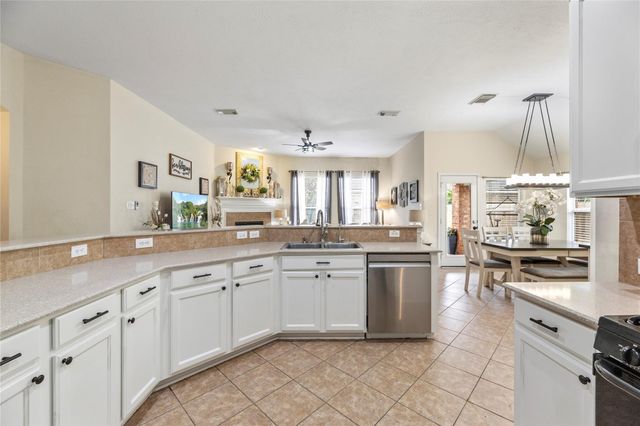 12323 E Elizabeth Shore Loop, Cypress, TX 77433