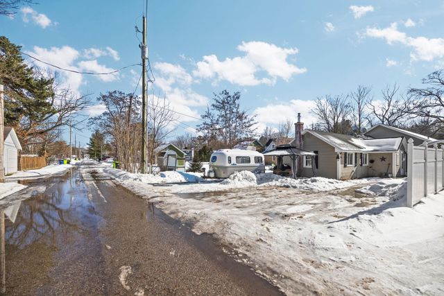 424 W Sixteenth Street, Traverse City, MI 49684