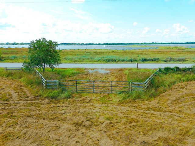 14727 Wolfgang Road, Guy, TX 77444