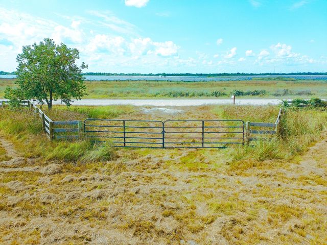 14727 Wolfgang Road, Guy, TX 77444