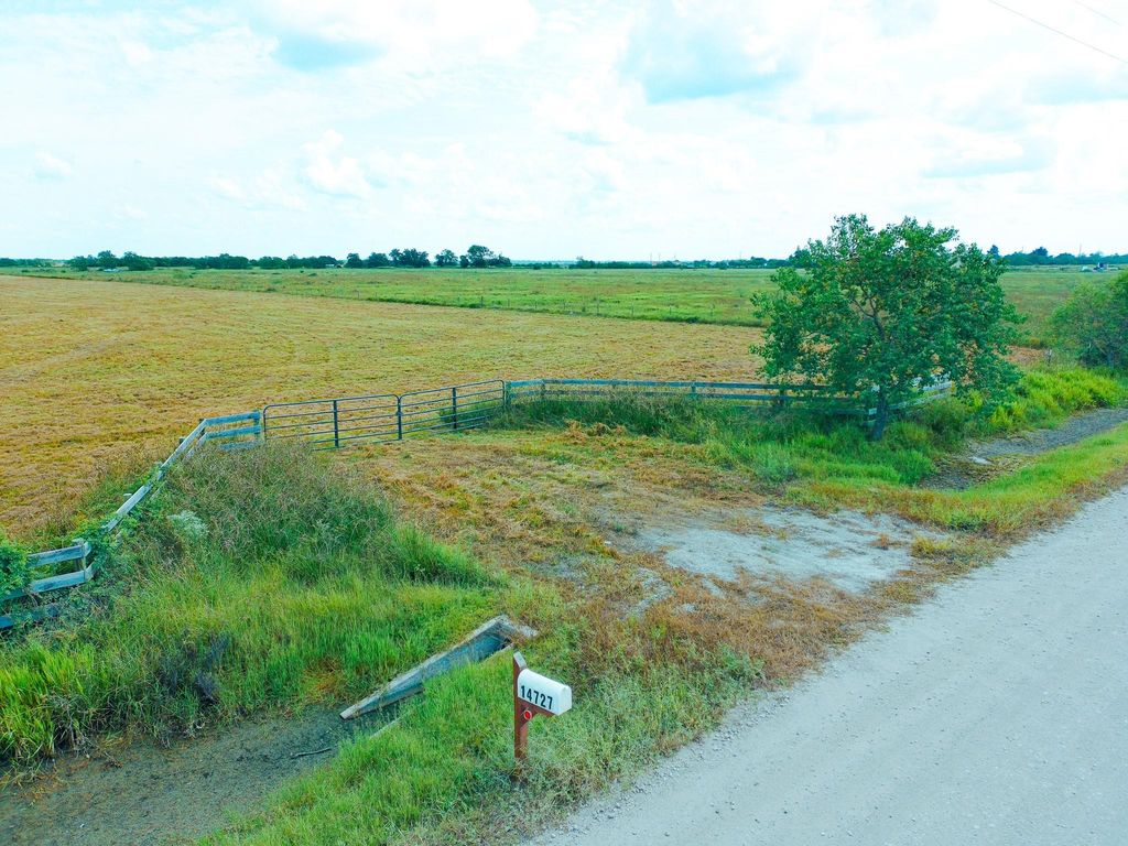 14727 Wolfgang Road, Guy, TX 77444