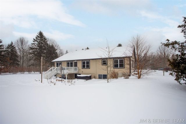 6005 River Ridge Drive, Hamilton, MI 49419