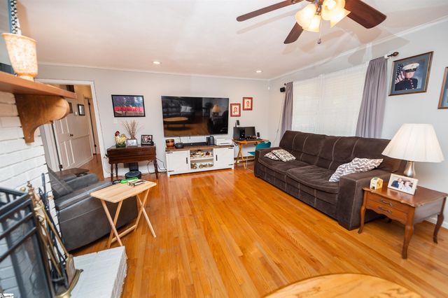 302 Peach Valley Drive, Spartanburg, SC 29303