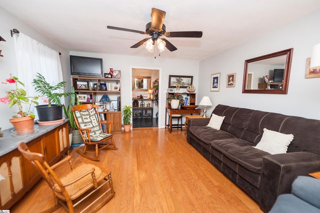 302 Peach Valley Drive, Spartanburg, SC 29303