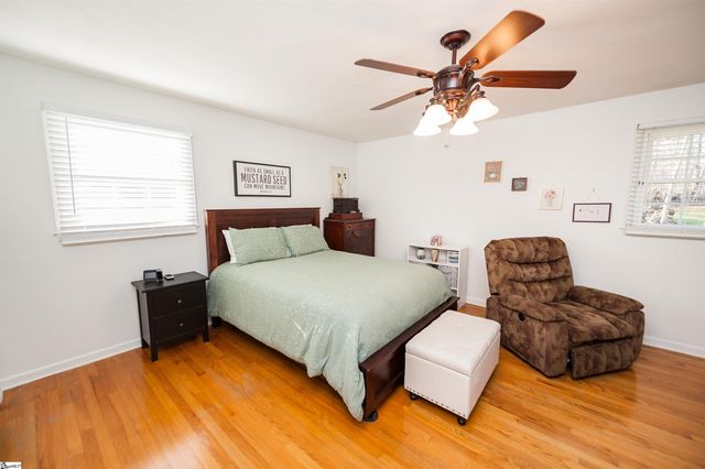 302 Peach Valley Drive, Spartanburg, SC 29303