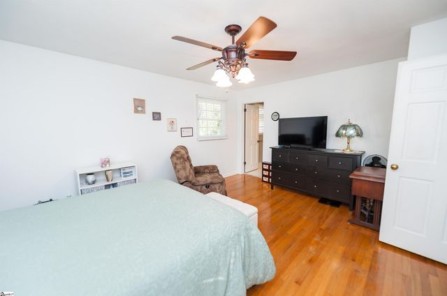 302 Peach Valley Drive, Spartanburg, SC 29303