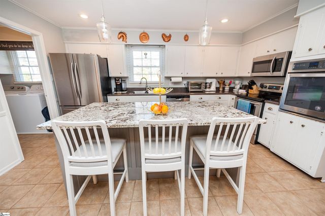 302 Peach Valley Drive, Spartanburg, SC 29303