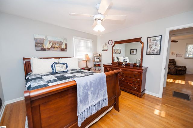 302 Peach Valley Drive, Spartanburg, SC 29303