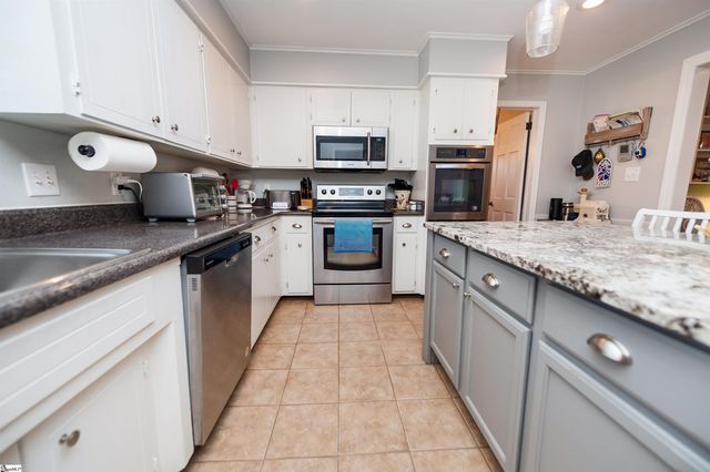 302 Peach Valley Drive, Spartanburg, SC 29303