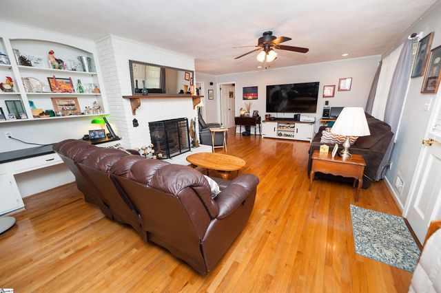 302 Peach Valley Drive, Spartanburg, SC 29303