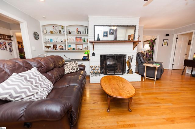 302 Peach Valley Drive, Spartanburg, SC 29303