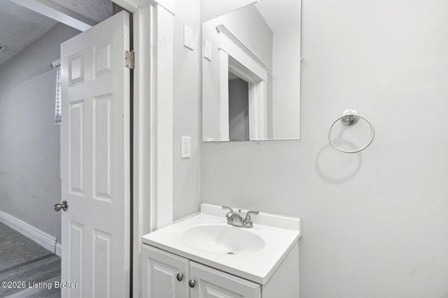 611 E Hill St, Louisville, KY 40217