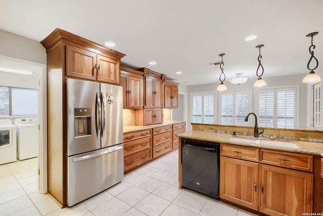318 Country Wood Dr, San Antonio, TX 78216