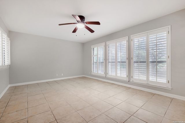 318 Country Wood Dr, San Antonio, TX 78216