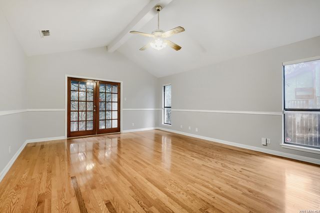 318 Country Wood Dr, San Antonio, TX 78216