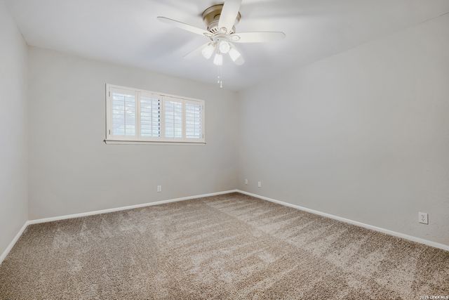 318 Country Wood Dr, San Antonio, TX 78216