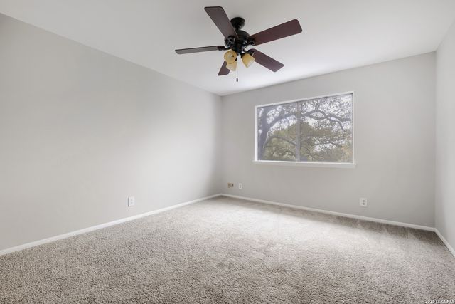 318 Country Wood Dr, San Antonio, TX 78216