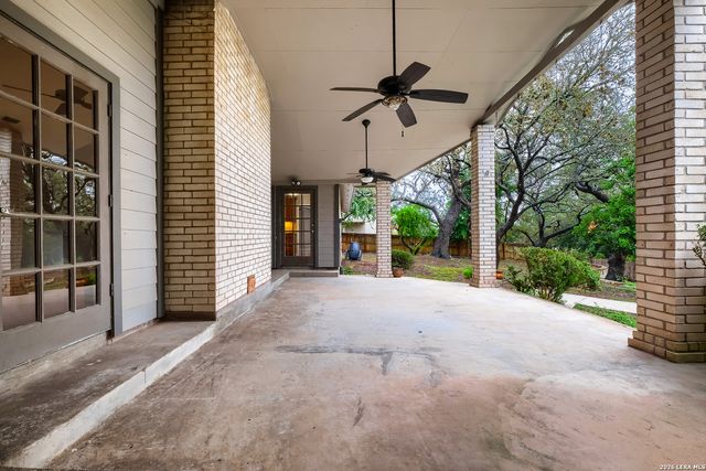 318 Country Wood Dr, San Antonio, TX 78216
