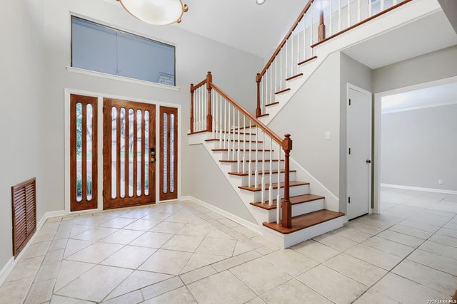 318 Country Wood Dr, San Antonio, TX 78216