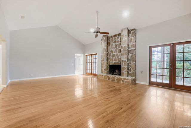 318 Country Wood Dr, San Antonio, TX 78216