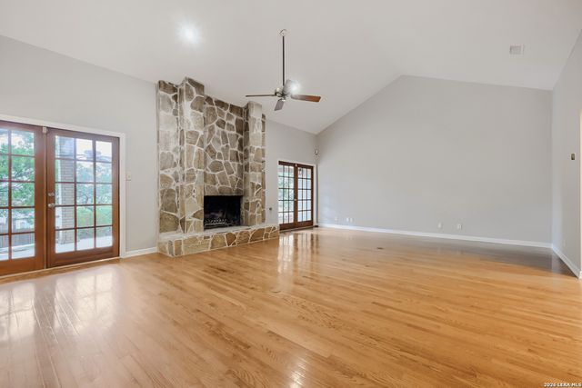 318 Country Wood Dr, San Antonio, TX 78216