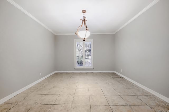 318 Country Wood Dr, San Antonio, TX 78216