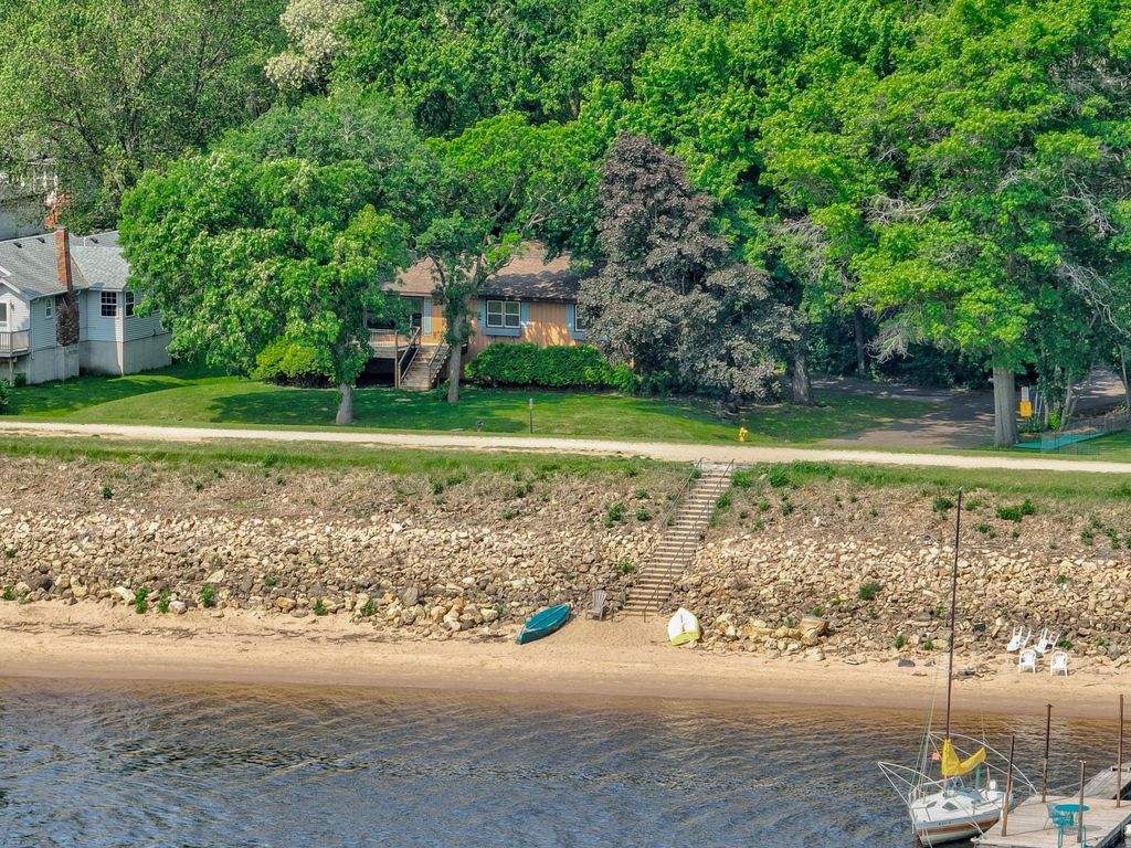 1822 Riviera Avenue S, Lake Saint Croix Beach, MN 55043