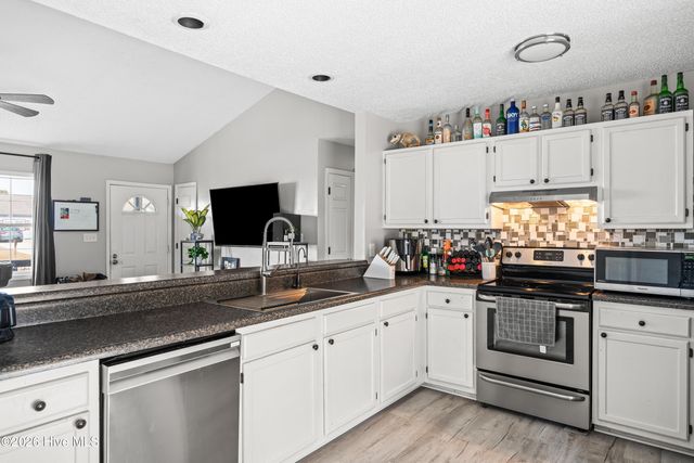 142 Parnell Road, Hubert, NC 28539