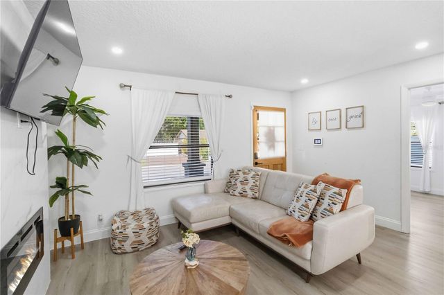 2925 24TH STREET N, St Petersburg, FL 33713