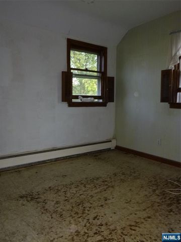 13 White Oak Drive, Lodi, NJ 07644