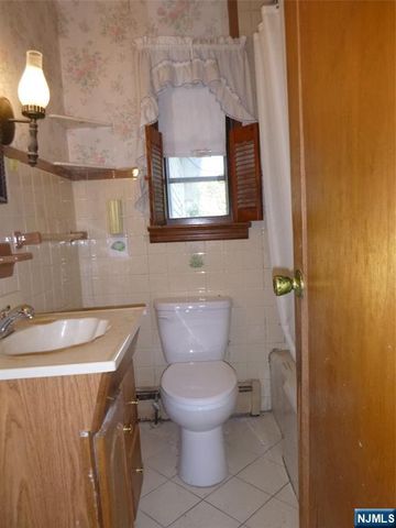 13 White Oak Drive, Lodi, NJ 07644