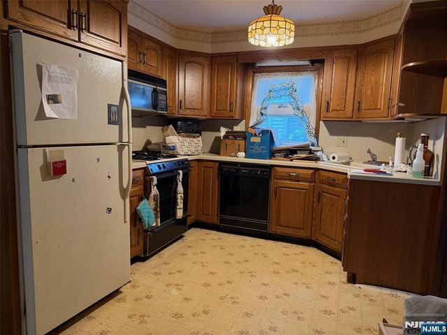 13 White Oak Drive, Lodi, NJ 07644