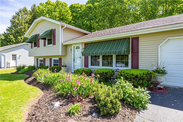 22 Red Leaf Drive, Chili, NY 14624