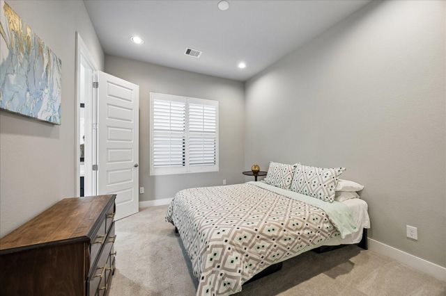 2410 Couch Street, Houston, TX 77008