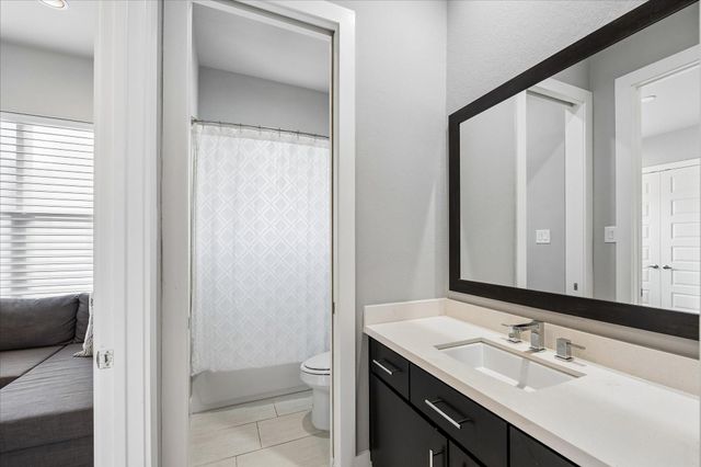 2410 Couch Street, Houston, TX 77008