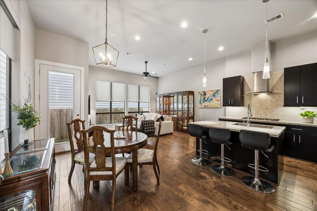 2410 Couch Street, Houston, TX 77008