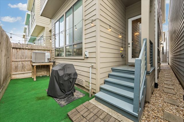 2410 Couch Street, Houston, TX 77008