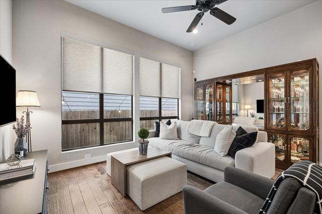 2410 Couch Street, Houston, TX 77008