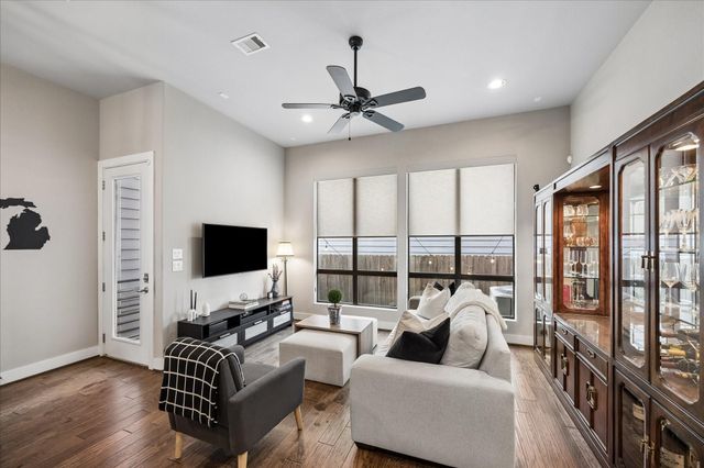 2410 Couch Street, Houston, TX 77008