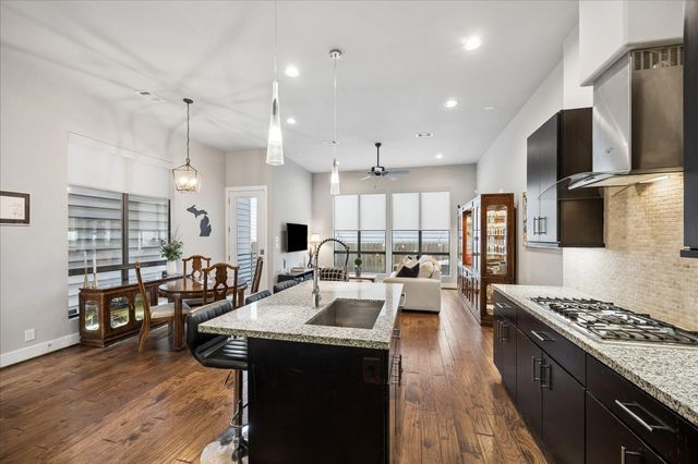 2410 Couch Street, Houston, TX 77008