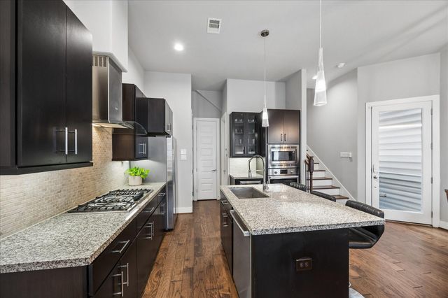 2410 Couch Street, Houston, TX 77008