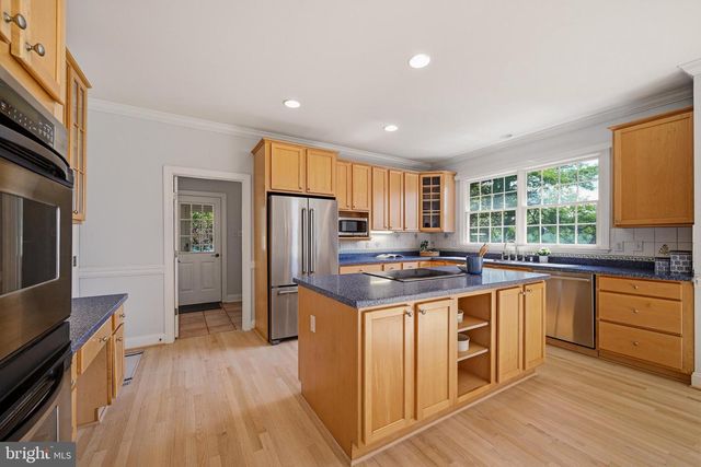 18905 CELEBRITY LN, Sandy Spring, MD 20860