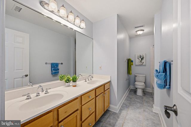 18905 CELEBRITY LN, Sandy Spring, MD 20860